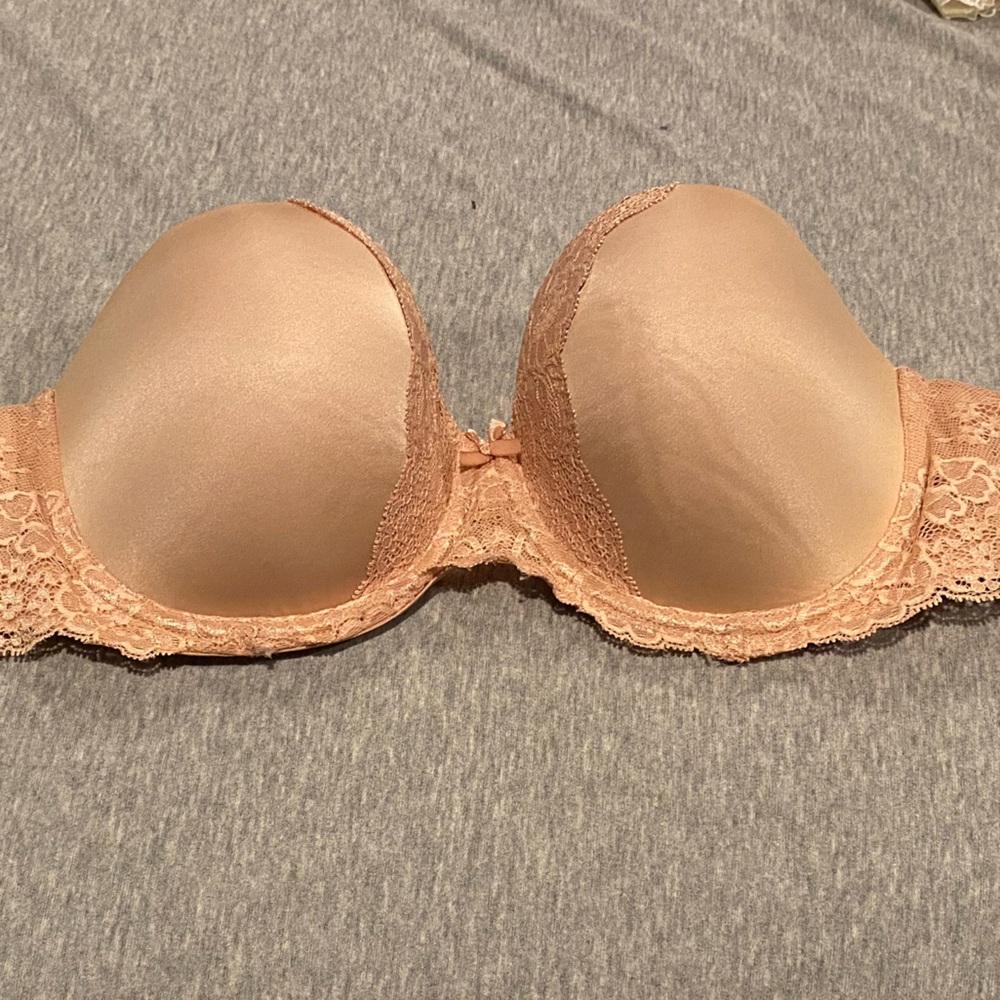 Victoria’s Secret strapless bra